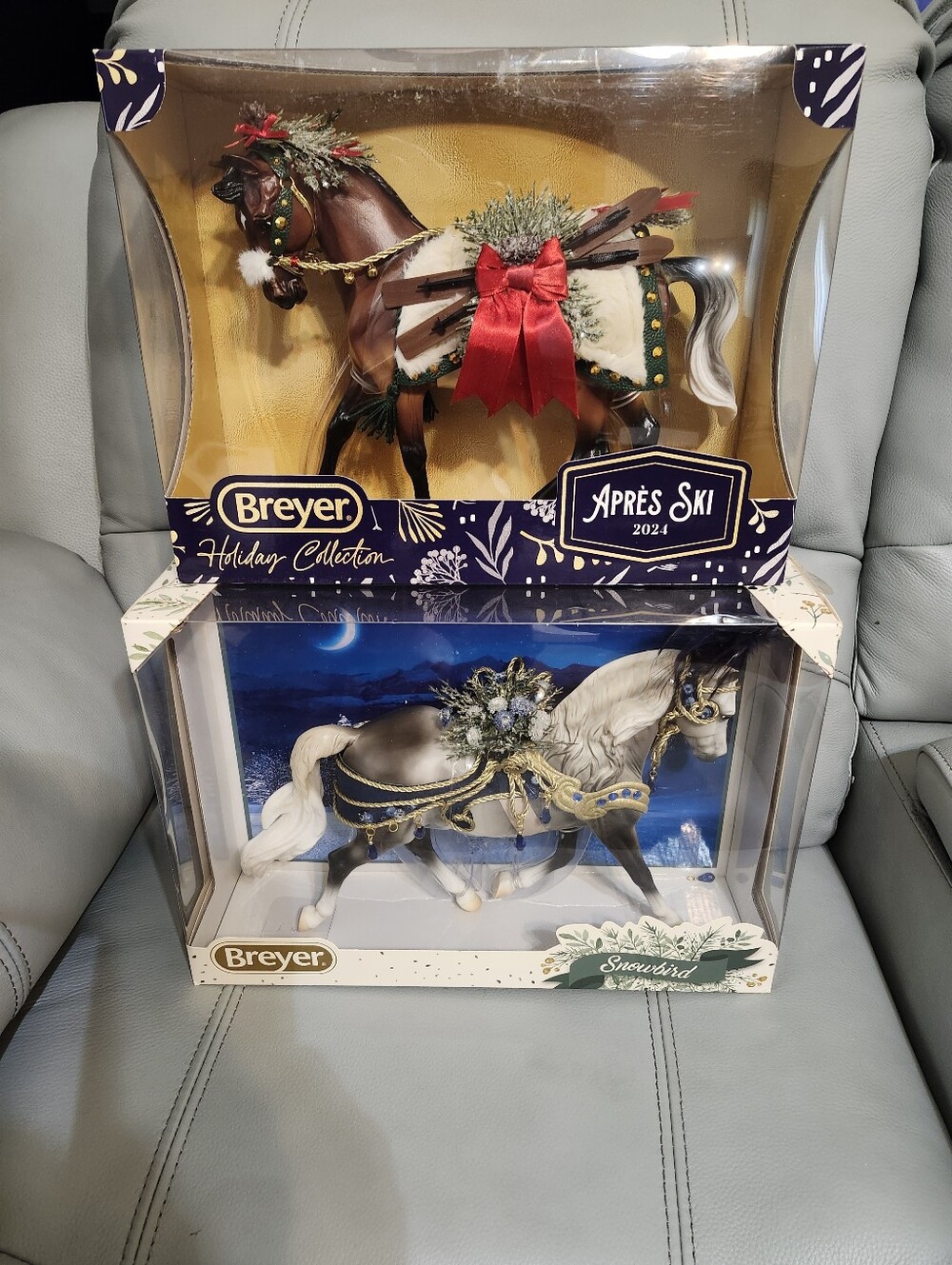 Breyer Holiday Collection Apres Ski Brown and White Decorative Horse Set